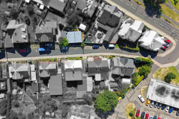 Pohled na garáže a okolí z dronu - Prodej garáže 27 m², Nejdek