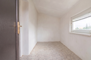 Prodej domu 193 m², Okřesaneč