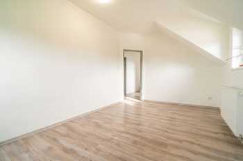 Prodej domu 193 m², Okřesaneč