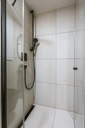 KOUPELNA - Pronájem bytu 1+kk v osobním vlastnictví 26 m², Praha 10 - Vršovice