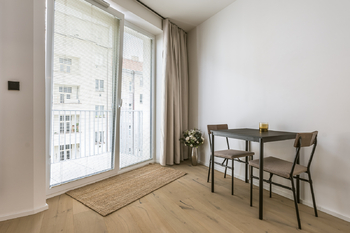 JÍDLENÍ STŮL - Pronájem bytu 1+kk v osobním vlastnictví 26 m², Praha 10 - Vršovice