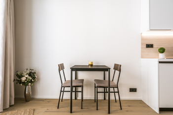 JÍDELNÍ STŮL - Pronájem bytu 1+kk v osobním vlastnictví 26 m², Praha 10 - Vršovice