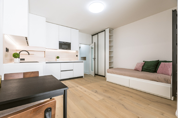 OBÝVACÍ POKOJ + KK - Pronájem bytu 1+kk v osobním vlastnictví 26 m², Praha 10 - Vršovice