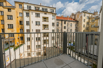 BALKON - Pronájem bytu 1+kk v osobním vlastnictví 26 m², Praha 10 - Vršovice
