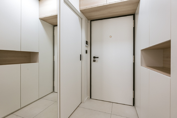 VSTUPNÍ CHODBA - Pronájem bytu 1+kk v osobním vlastnictví 26 m², Praha 10 - Vršovice