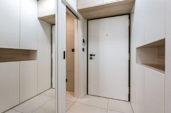 CHODBA - Pronájem bytu 1+kk v osobním vlastnictví 26 m², Praha 10 - Vršovice