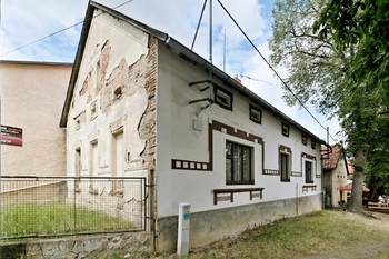 Pohled na dům z ulice - Prodej domu 117 m², Chotilsko