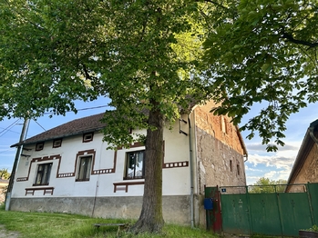 Dům z pohledu z ulice - Prodej domu 117 m², Chotilsko