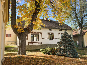 Dům stojí na návsi - Prodej domu 117 m², Chotilsko