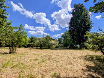 na jihu a od západu pozemku je soused skryt ... ... - Prodej pozemku 1590 m², Herálec