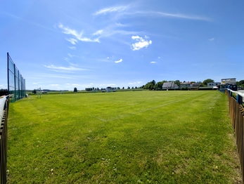 a i sport je v obci oblíben ... - Prodej pozemku 1590 m², Herálec