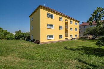 Dům uprostřed zeleně - Pronájem bytu 2+1 v družstevním vlastnictví 66 m², Praha 10 - Uhříněves