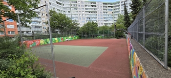 hřiště před domem - Pronájem bytu 2+kk v osobním vlastnictví 46 m², Praha 5 - Stodůlky