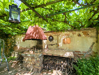 Otevřené ohniště - Prodej domu 83 m², Trstěnice