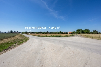Prodej pozemku 4248 m², Stratov