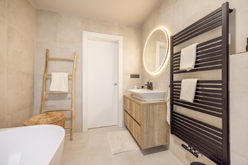 Koupelna - Prodej bytu 3+kk v osobním vlastnictví 120 m², Praha 6 - Suchdol