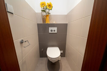 WC - Pronájem bytu 2+kk v osobním vlastnictví 67 m², Praha 7 - Holešovice