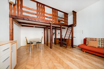 Pokoj s vestavěným patrem - Pronájem bytu 2+kk v osobním vlastnictví 67 m², Praha 7 - Holešovice 