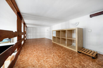 Vestavěné patro - Pronájem bytu 2+kk v osobním vlastnictví 67 m², Praha 7 - Holešovice