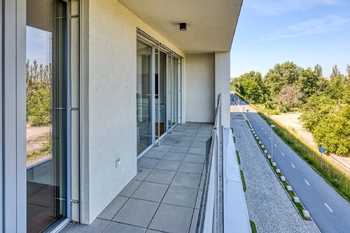 Lodžie u obývacího pokoje  - Pronájem bytu 4+kk v osobním vlastnictví 103 m², Praha 8 - Karlín