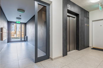 Vstupní prostory domu - Pronájem bytu 4+kk v osobním vlastnictví 103 m², Praha 8 - Karlín