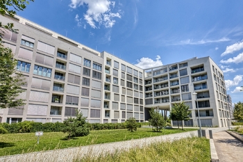 Pohled na dům - Pronájem bytu 4+kk v osobním vlastnictví 103 m², Praha 8 - Karlín
