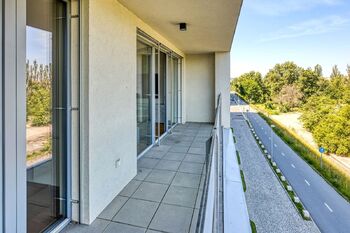 Lodžie u obývacího pokoje  - Pronájem bytu 4+kk v osobním vlastnictví 103 m², Praha 8 - Karlín