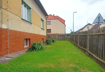Téměř celé okolí domu  - Prodej domu 94 m², Lužná
