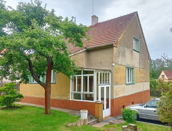 Obrysy domu jsou zakreslené v katastru - Prodej domu 94 m², Lužná