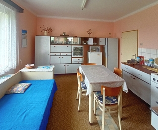 spojením kuchyně a ložnice - Prodej domu 94 m², Lužná