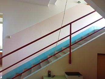 Po schodoch, po schodoch se dostaneme - Prodej domu 94 m², Lužná