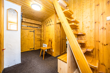 Vstupní chodba a mlýnské schody - Prodej domu 61 m², Horní Maršov