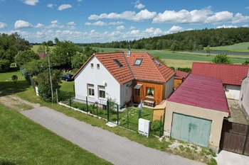 Celkový pohled čelní - Prodej domu 86 m², Studená 