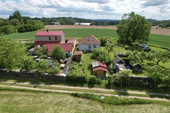 Celkový pohled zadní - Prodej domu 86 m², Studená