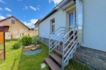 Zadní vchod - Prodej domu 86 m², Studená