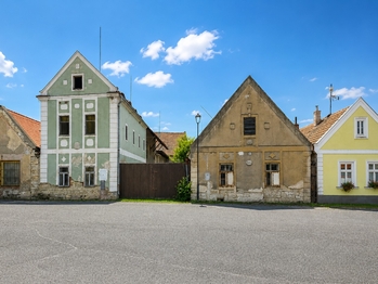 Prodej domu 512 m², Zálužice