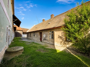 Prodej domu 512 m², Zálužice