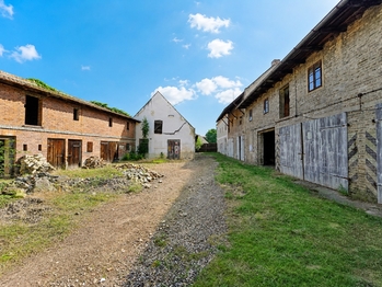 Prodej domu 512 m², Zálužice