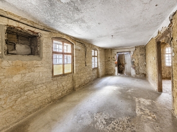 Prodej domu 512 m², Zálužice