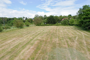 Prodej pozemku 4523 m², Hoštka