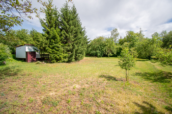Prodej pozemku 4523 m², Hoštka