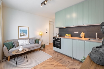 Obývací pokoj + KK. - Prodej bytu 2+kk v osobním vlastnictví 31 m², Praha 4 - Hodkovičky