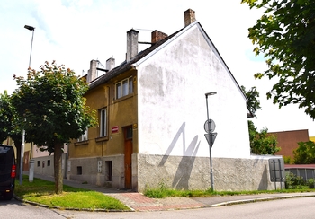 Pohled na dům z ulice - Prodej domu 130 m², Písek 