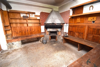 Sklep - místnost s krbem - Prodej domu 130 m², Písek