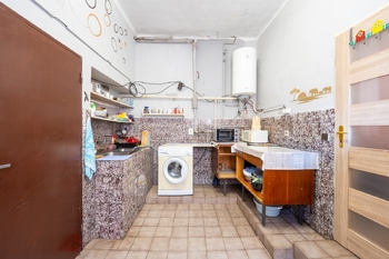 Kuchyň v přízemí - Prodej domu 107 m², Koryčany