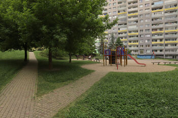 Dětské hřiště vnitroblok - Pronájem bytu 2+kk v družstevním vlastnictví 42 m², Praha 5 - Stodůlky