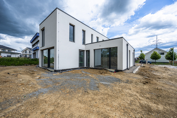 Pohled na hlavní obytnou část domu - aktuální stav. - Prodej domu 230 m², Vysoký Újezd 