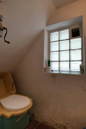 WC (původně spíž) - Prodej chaty / chalupy 75 m², Počepice