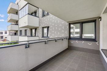 Balkon - Prodej bytu 4+kk v osobním vlastnictví 107 m², Praha 10 - Dolní Měcholupy