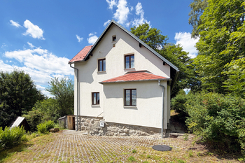 Pohled na dům - vstup - Prodej domu 100 m², Nejdek 